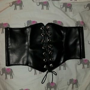 Costume/cosplay faux leather waist clincher. Cool!